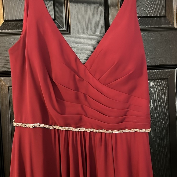 Maroon long dress Faviana Size 14 - Picture 2 of 4